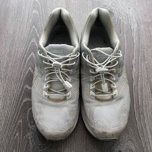 ASICS Men's Light Gray Athletic Shoes